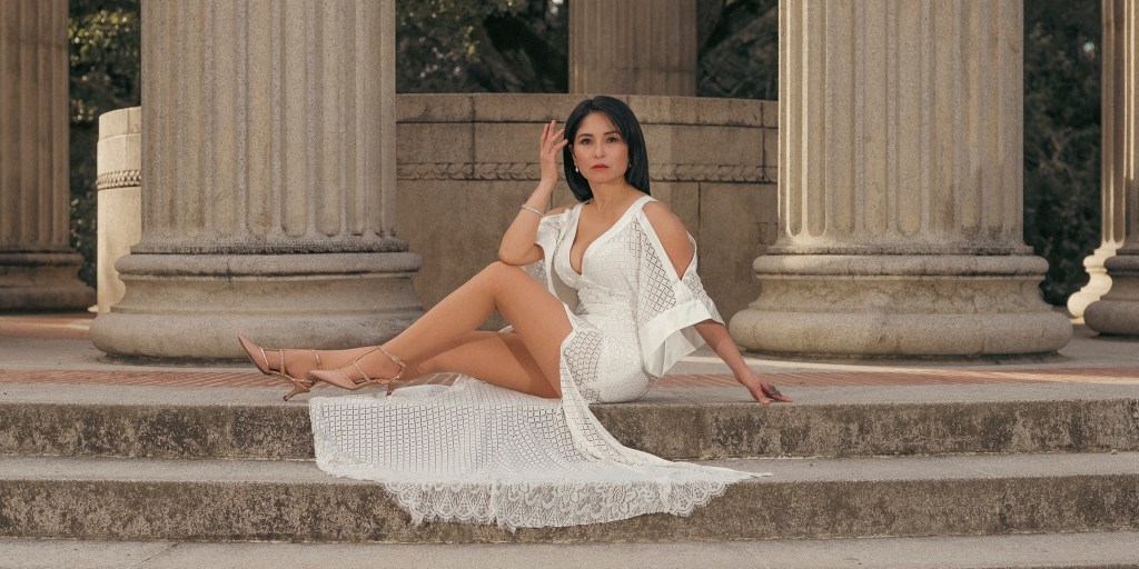 Timeless Elegance: A Photoshoot with Sophia Sean at Pulgas Water&nbsp;Temple